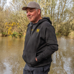SWEAT A CAPUCHE 1/4 ZIP...